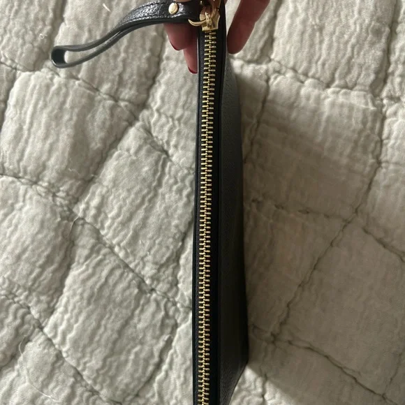 Michael Kors Jet Set Travel Large Pebbled Leather Pouch in Black - Picture 3 of 5